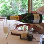 隠れ里車屋 - シャンパンで乾杯