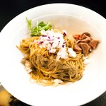 煮干し豚骨らーめん専門店 六郷 - 和え玉　２００円➡ホットペッパーのクーポンページを見せれば無料。底にたれがあり、細切れチャーシュー、水菜、赤玉葱、魚粉。