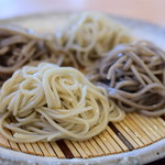 蕎麦切 森の - 【二色もり＠税込1,050円】[手前] 並そば