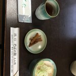 腕打 そばの館 えん野 - お茶ときんぴらごぼう