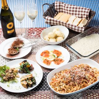 土日祝限定 ドリンク1杯付き ランチコース2500円 みずみずしくジューシーなブランド肉 美桜鶏 みおうどり を使ったメイン料理や選べる手打ち生パスタなど全9品 1500円で飲み放題も付けられます パスタ職人のいるイタリアン Pastaio Labo パスタイオラボ
