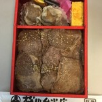 駅弁屋 踊 - 米沢牛炭火焼特上カルビ弁当、肉たっぷり