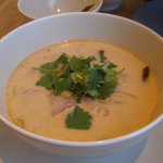 クリヤム - ココナッツミルクのカレー（ハーブがたくさん入っています）