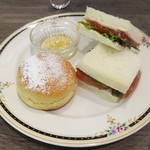 ル サロン ド ニナス - スコーン、サンドイッチ