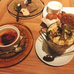 VIRGO 銀座 - ゴルゴンゾーラチーズとタラのフリット、クラシッククレームブリュレとヴァニラアイスのペドロヒメネスがけ