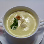 ブラッスリーしんかわ - グリーンピースとベーコンの冷製クリームスープ