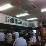 らーめん八 - もう2時近くというのに、客足が減りません。