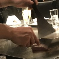 銀座のステーキ 銀座本店 - お肉を焼いている様子