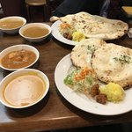 ビジービー - 12月訪問時に食べたHセット。手前が私の注文でナンをチーズナンに換えたもの。向こう側は、通常のナン。