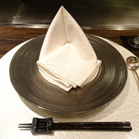 鉄板ダイニング皇 - 高級感のあるセッティング