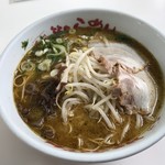 山小屋 - 黒ラーメン＝７３０円