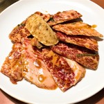 焼肉とうげん - 料理写真:とうげんカルビ(税抜800円)