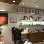 CHA CA - 店内入り口付近の様子。