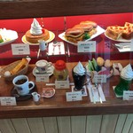 コメダ珈琲店 - 入口にある見本