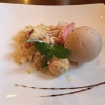 ビストロ レジョン - デザートはアップルクランブルと自家製アイス