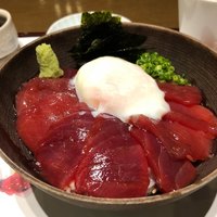 三田ばさら 本店 - 鮪漬け丼 1500円。
