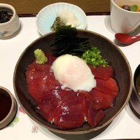 三田ばさら 本店 - 鮪漬け丼 1500円。