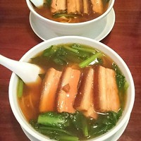 廣東飯店 - 扣肉麺(バラ肉煮入りそば)