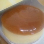 広島白十字 - チーズケーキ　昔からある人気商品。より濃厚なクリームチーズケーキもおすすめ。　