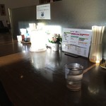 めしや 55 - 本日の座席より。日差しで、背中が熱い(笑)