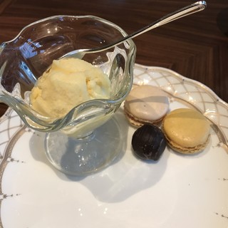 TIFFIN - 