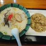 らーめん天水 - 半チャンセットA850円