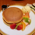 丸福珈琲店 - ホットケーキ 季節のフルーツ添え