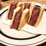 洋食 川ぎし - フランスシャロレー純血種未経産牛 ビーフカツサンド