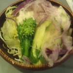 2011年03月：サラダの中から「菜の花」が（ちょっとピンボケ...）