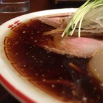 中華そば しば田 - 上品かつ引きの強いスープ