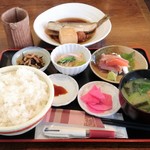 呑喰処 まつや - 鰯の煮付と刺身の切り落し定食 750円