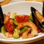 ワイン屋バフェット - 海老とアボカドのマリネ♪