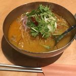 肉匠 迎賓館 - トムヤム冷麺