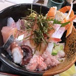 一歩 - 特盛海鮮丼アップ