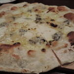 アンコラ - チーズのピッツァ