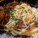 Funanorimarinara - 自家製スモークベーコンとしめじのカルボナーラ
                      ベーコンの香りが病みつきになる！