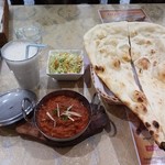 パキスタン・アラビアン・インド料理 デラ - バナナシェーク　マトンカラヒ　ナン