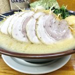 横浜ラーメン 湘家 - ネギチャーシューなので迫力がある外観です【料理】