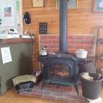 杜のそば家 山本 - 薪ストーブです