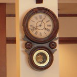 レストラン五明館 - これ、本当の正真正銘の”ゼンマイ式振り子時計“です。