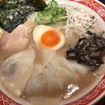呼び戻しとんこつ 光四郎 - 光四郎ラーメンに、とふろグリルのコラボワンタンをトッピング