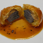 レ セゾン - 黒トリュフのパイ包み焼き