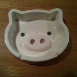 久遠の空 - テーブルに豚さんがひとり…