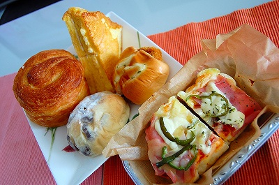 パン工場 釧路昭和店 - 新富士（パン）の写真