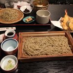 Echigo Soba Yahiko - 手前が天へぎ、奥がつけカレー蕎麦