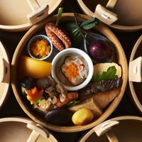 手をけ弁当とひとしな（下より一品お選び下さい。）