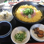 北の味紀行と地酒 北海道 - ネギトロ丼と小うどんのセット