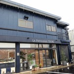 ラ・パティスリー・ツキ - 外観ですｗ　ここはほんとうに千葉（’’？　って、となりにトランクルームがあるので、千葉ですね（＾＾；；