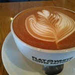 FLATWHITE COFFEE FACTORY - ラテ(530円)