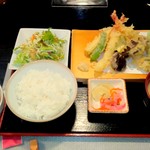 Daikokuya - 天ぷら盛り合わせを定食にしてもらいました♪～